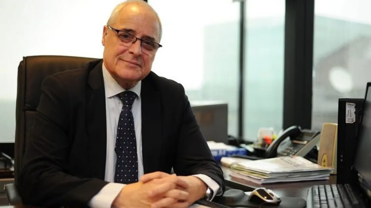 Uruguay.  Roberto Chiazzaro, director por el FA: “La LUC no ha logrado regular el precio de los combustibles”