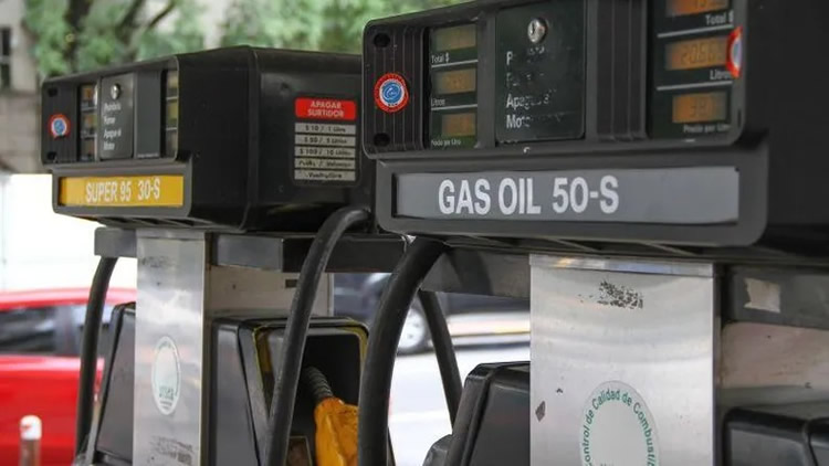 Uruguay. El litro de gasoil debería bajar 4 pesos en marzo y las gasolinas 2