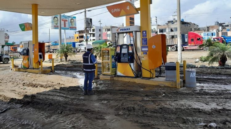 Perú. Ciclón Yaku: Estaciones de Servicio toman precauciones para evitar el ingreso de agua y lodo