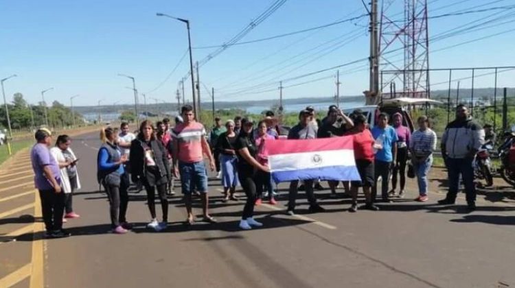 Paraguay. Contrabandistas de combustibles en Encarnación protestaron reclamando que no los dejan trabajar
