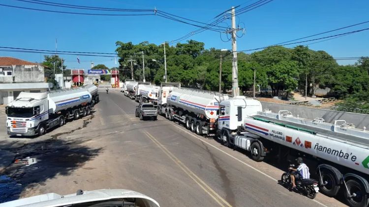 Paraguay.  Petropar bajó sus precios luego de la protesta de AOPE en la planta de Villa Elisa
