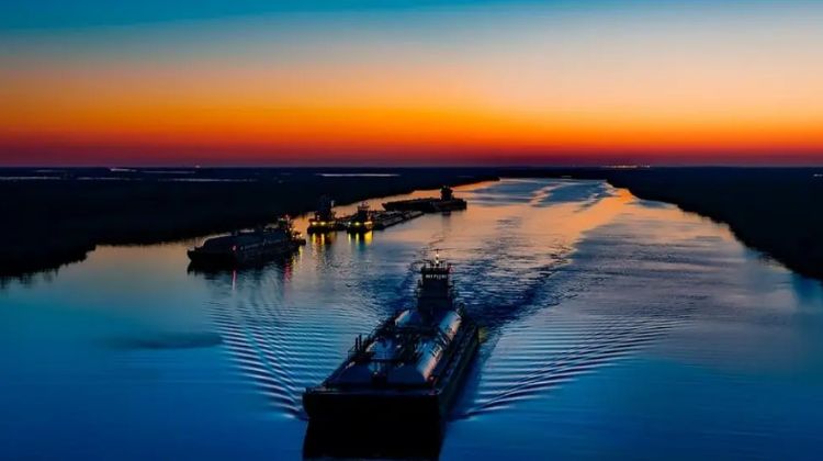 Paraguay. Liberaron la barcaza retenida con 2,7 millones de litros de combustible