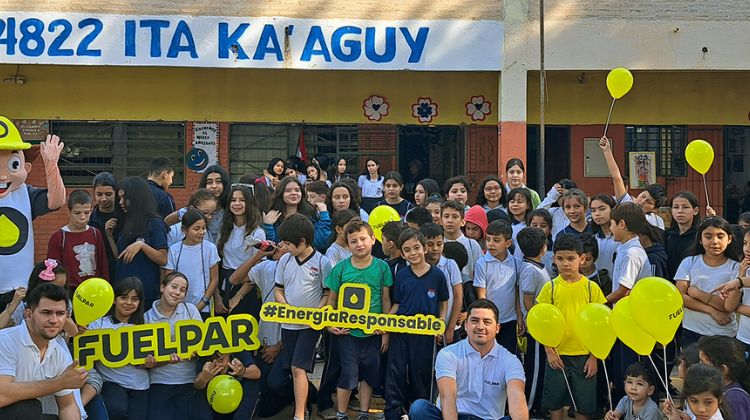 Paraguay. Fuelpar realiza donaciones a una escuela de nivel inicial por el día del niño
