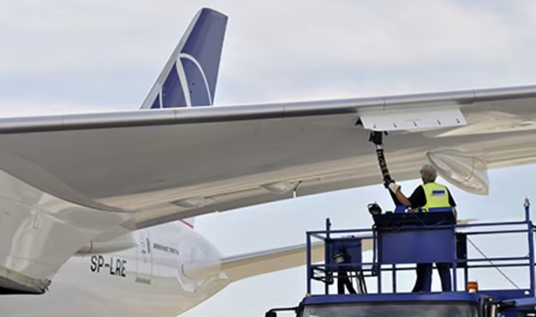 Uruguay. ANCAP dejó de ofrecer el servicio “en el ala” del combustible JET A 1 en el aeropuerto de Carrasco