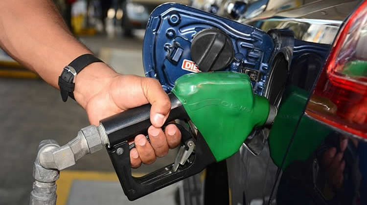 Uruguay. Presionado por la parada técnica de la planta La Teja, el gobierno definió nuevos precios de los combustibles