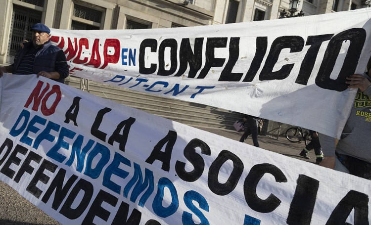 Uruguay.  ANCAP y FANCAP firmaron acuerdo laboral que prevé bono y ticket alimentación por cumplimiento de obras