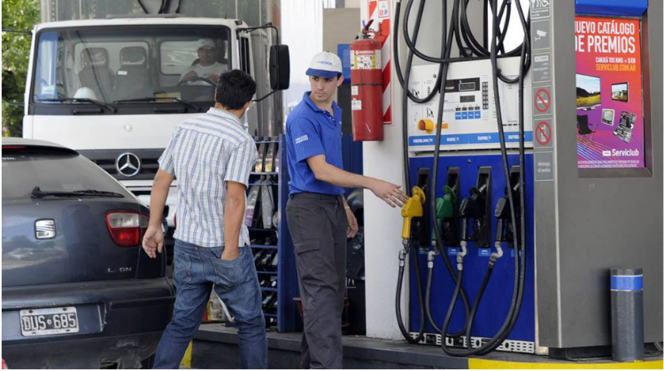 Perú.  Empleados capacitados: El papel del personal en explicar las normas a los clientes