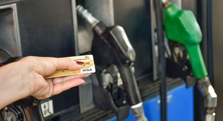 Uruguay.  Analizan cobrar aranceles a los “tarjeta habientes” por pago de combustible en Estaciones de Servicio