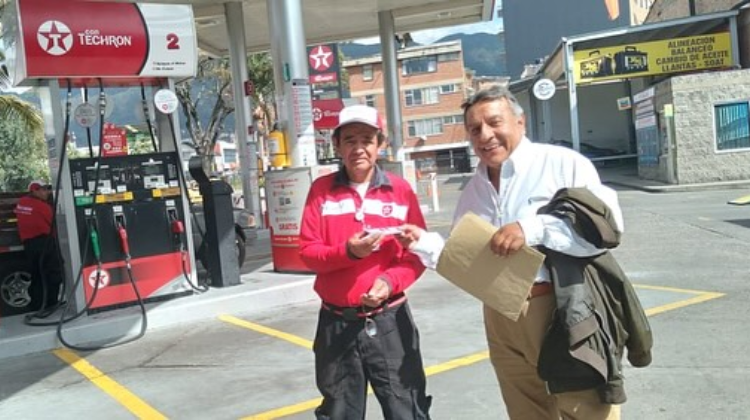 Colombia.  Estaciones de Servicio: Texaco distinguió a un RSC de Bogotá por su labor