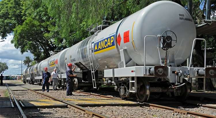 Uruguay.  En dos años ANCAP espera transportar combustible en tren desde La Teja hasta las plantas de  Durazno y Paysandú