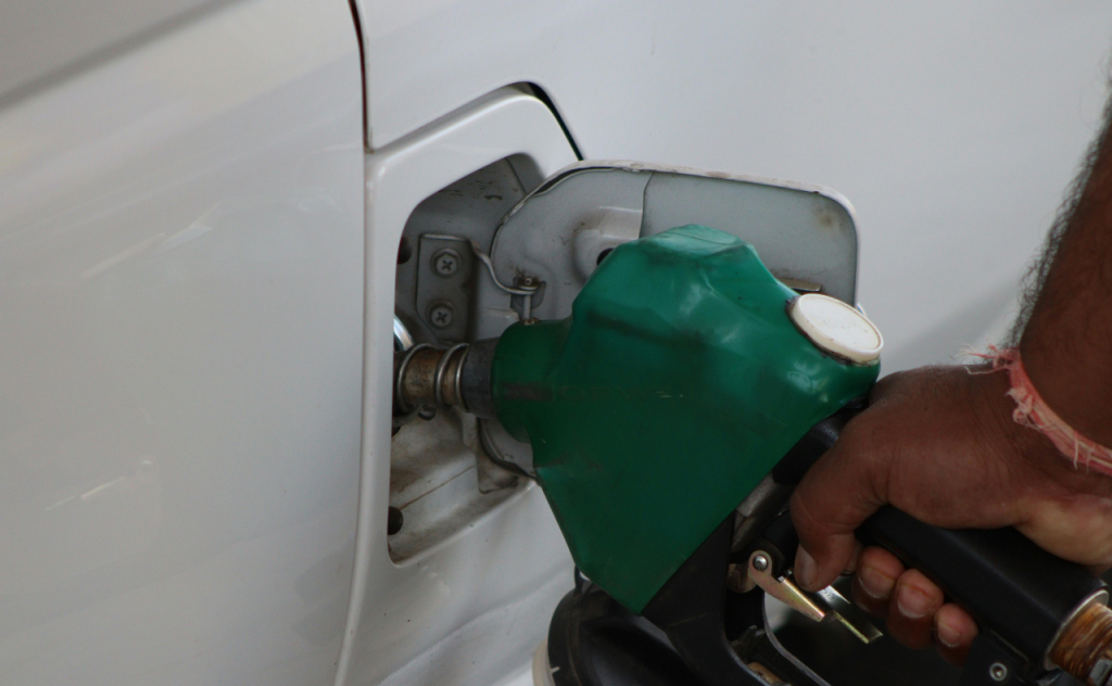 Las zonas de frontera en Colombia enfrentan sobrecostos de combustibles al agotarse cupos subsidiados, afectando competitividad
