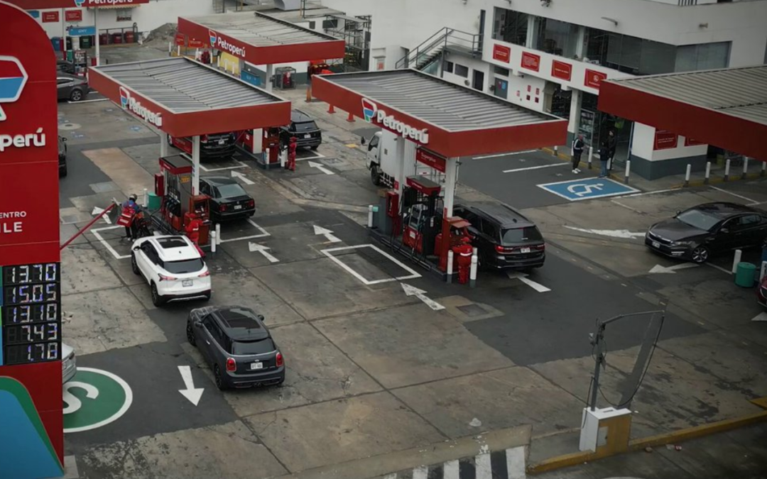 Perú.  Combustibles: pese al cierre de puertos por oleajes anómalos, Petroperú garantiza el abastecimiento
