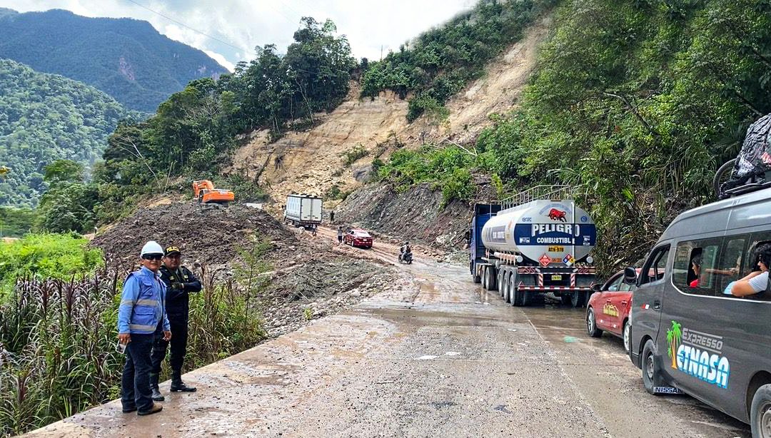 Perú.  El MTC entregó más de 308 mil galones de combustible a regiones para atender 699 emergencias viales durante el 2025