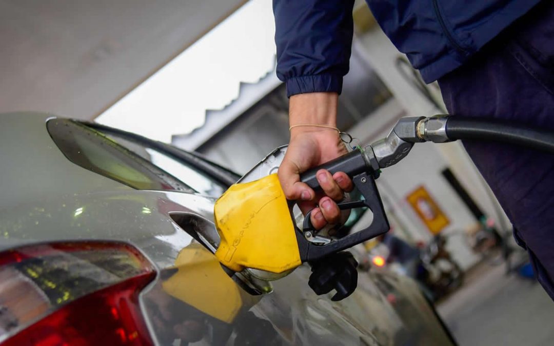 Uruguay.  Nuevos precios de combustibles: la nafta Súper baja 0,23 pesos por litro y el gasoil 0,87 pesos; se mantiene el supergás