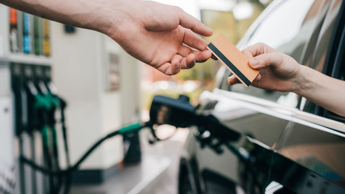 Las comisiones de las tarjetas se llevan hasta el 22 por ciento del ingreso real de las estaciones de servicio