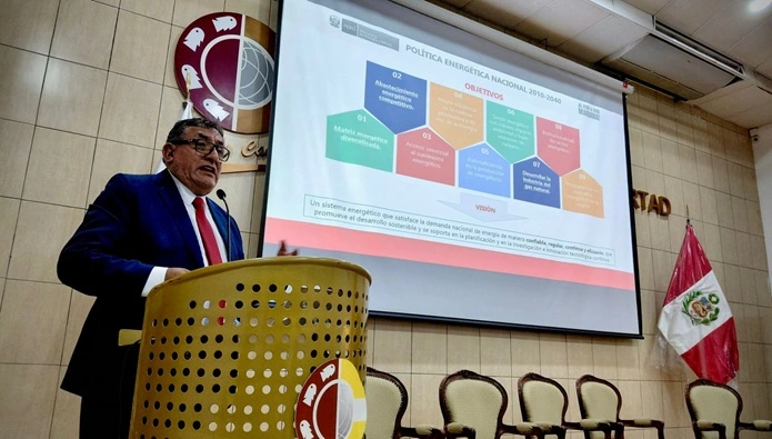Ministro Luis Bravo Ministro Luis Bravo Transición energética a GNV-L en Perú