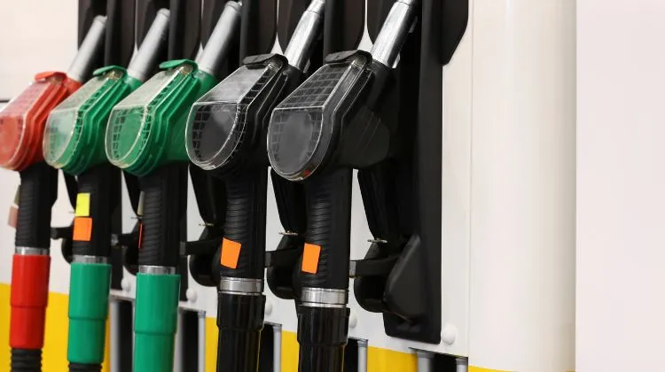 Colombia.  Certificación obligatoria y riesgos sancionatorios: la advertencia de FECEC al sector de Estaciones de Servicio