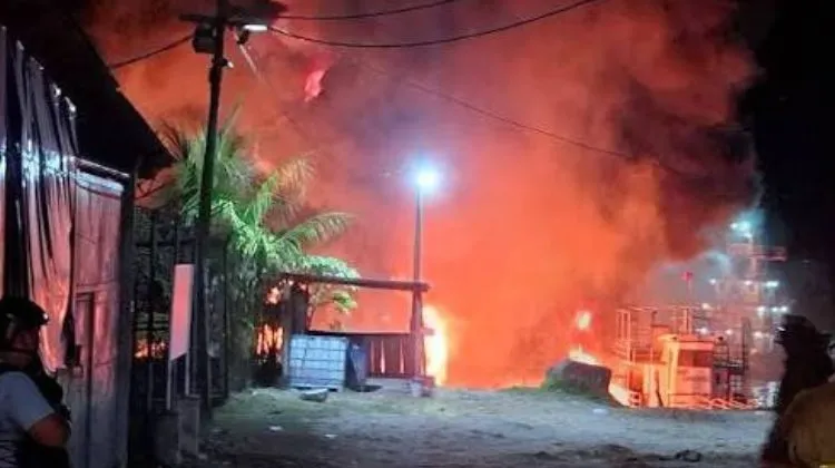 Perú.  El incendio en Iquitos expone la informalidad en el transporte fluvial de combustibles