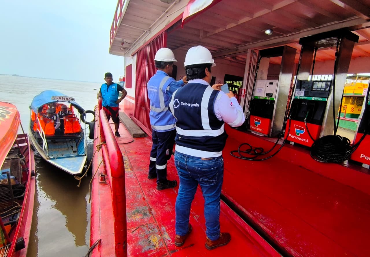 Fiscalización de grifos flotantes en Pucallpa Fiscalización de grifos flotantes en Pucallpa
