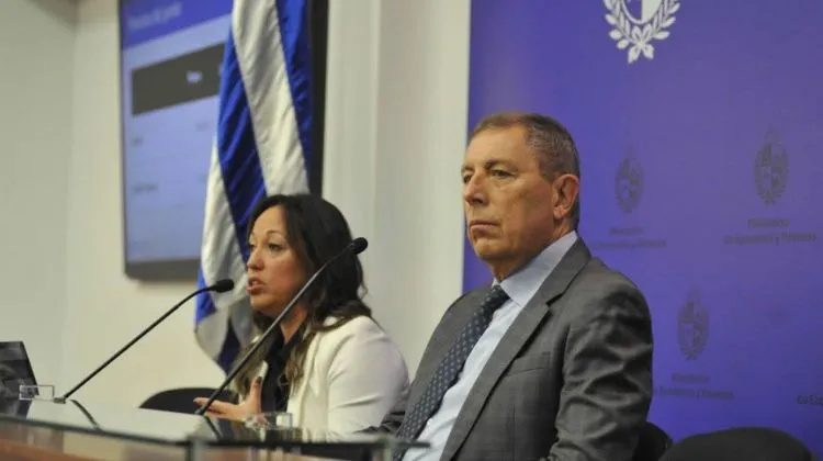 Uruguay.  Por el conflicto de Medio Oriente el Gobierno evalúa adelantar ajustes en los combustibles