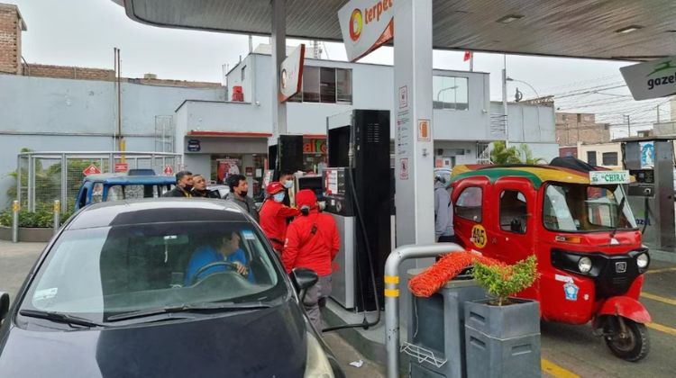 Perú.  Autoridades advierten a proveedores de combustibles: subir precios sin justificación puede tener consecuencias penales