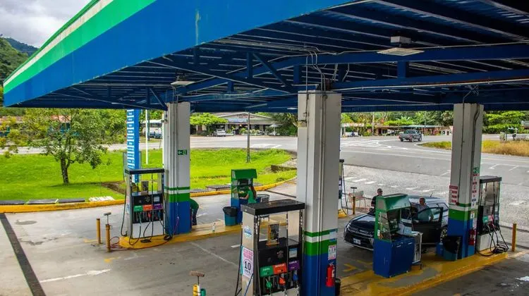 Costa Rica.  ¿Se está cobrando bien? El sistema que protege los derechos al cargar combustible