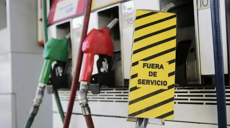 Colombia.  Los bloqueos impiden el ingreso de combustible y en Oiba ya registran faltantes de diésel, incluso con Estaciones sin producto
