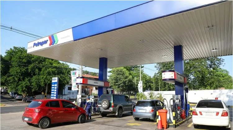 Argentina.  La nafta más cara en dólares empuja a cruzar la frontera y resta ventas en estaciones locales