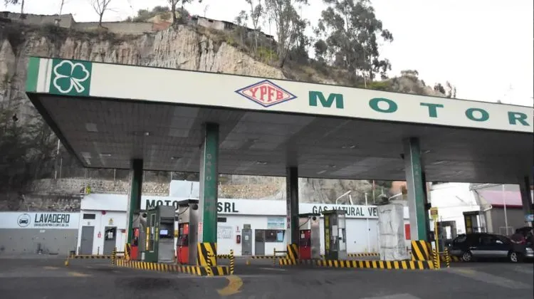 Latam.  Bloqueos, importaciones y rutas cerradas: Bolivia enfrenta una crisis que golpea el abastecimiento de combustibles