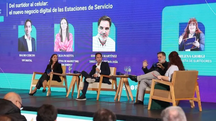 Latam.  La disputa por el cliente se trasladó al celular