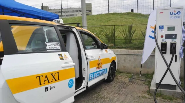 Uruguay.  Las baterías de taxis eléctricos podrían convertirse en respaldo para electrolineras en Uruguay