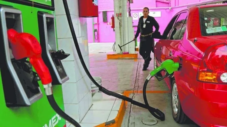 México.  ¿Por qué decenas de gasolineras están cambiando de marca en México?