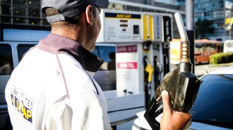 Uruguay.  ¿Por qué el gasoil volvió a quedar por debajo del precio calculado por URSEA?