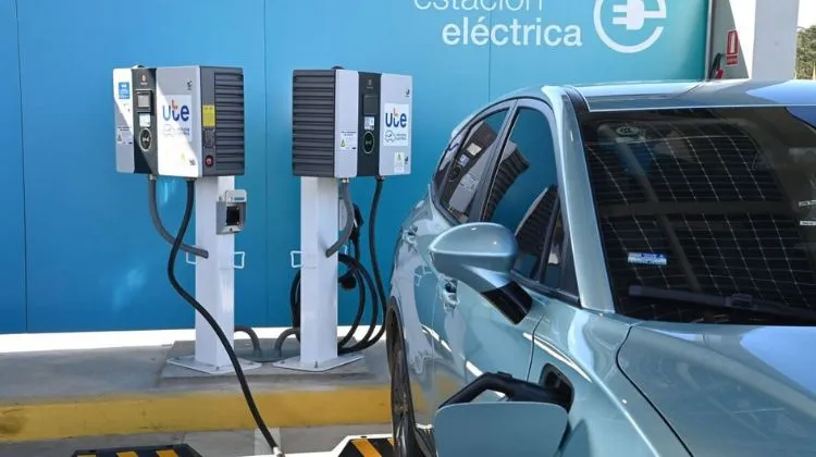 Uruguay.  Los autos eléctricos tendrán que empezar a pagar IMESI