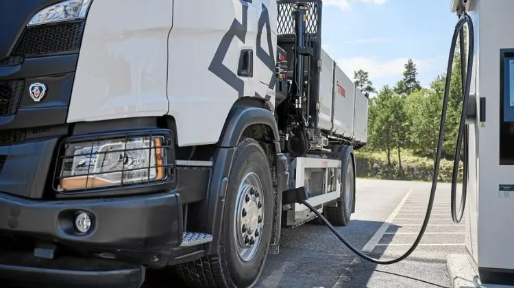 Uruguay.  El transporte pesado sigue atado al gasoil pero la electricidad empieza a disputar volumen