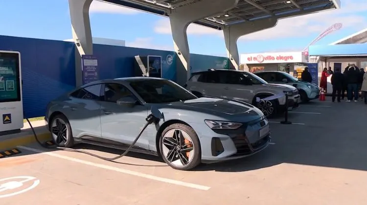 Uruguay.  Estaciones de Servicio en alerta por el avance de los eléctricos que ya alcanzan el 43 por ciento de las ventas