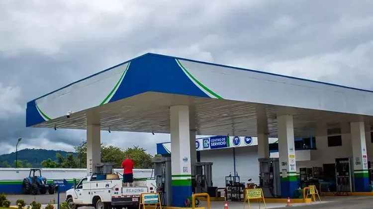 Estaciones de servicio de Costa Rica piden mantener las distancias minimas previstas por la regulacion