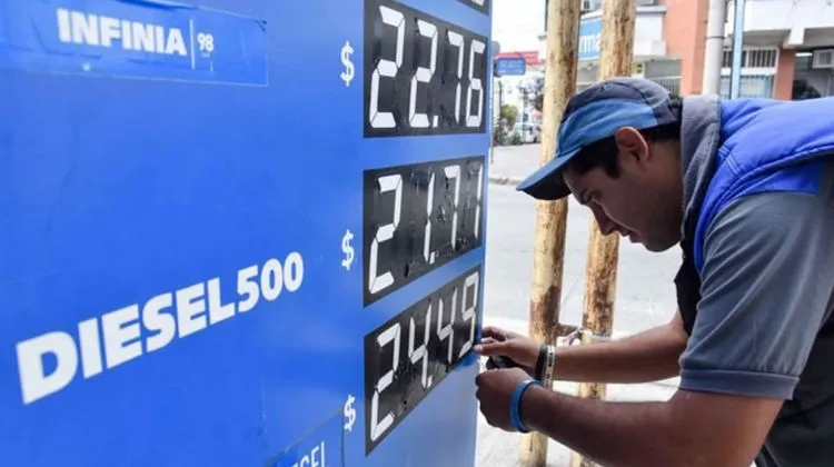 La baja del petroleo abre una tregua posible para la nafta y el gasoil