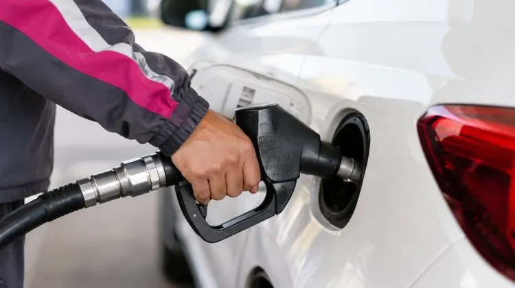 Loreto enfrenta restricciones fluviales y Peru flexibiliza reservas para sostener el abastecimiento de combustibles