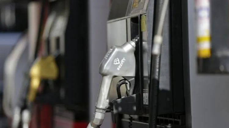 El Gobierno mueve la ficha de los combustibles que pasa con la gasolina y el ACPM en octubre