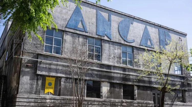 Que hay detras de las puertas del Polo Industrial de ANCAP en Capurro