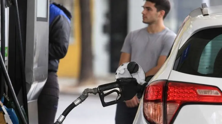 caida del consumo de combustibles Argentina